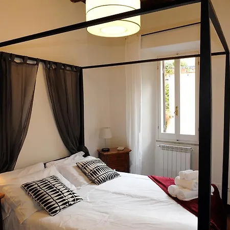 Apartment Lungara *